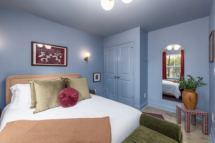 Bedroom 3 queen bed